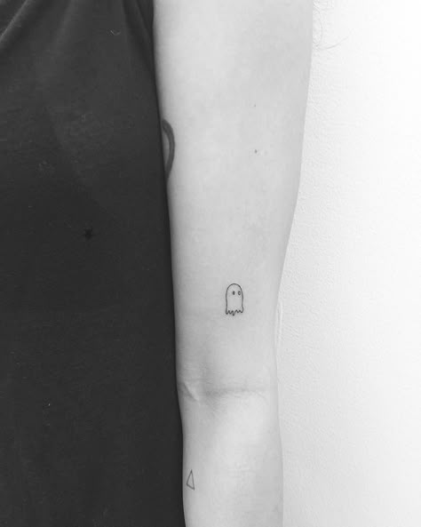 a cute little stereotypical ghost                                                                                                                                                                                 More Ephemeral Tattoo, Jonboy Tattoo, Minimalist Tattoo Meaning, Petit Tattoo, Ghost Tattoo, Shape Tattoo, Muster Tattoos, Small Girl Tattoos, Tattoos Geometric