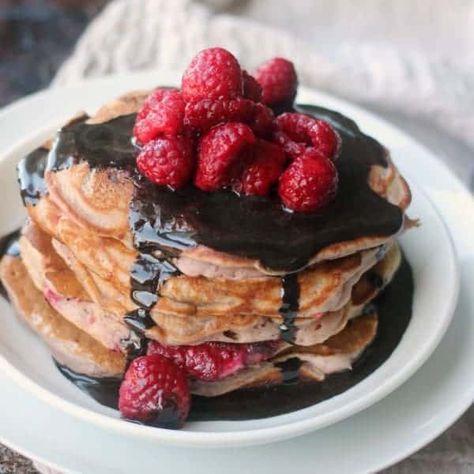 Raspberry Pancakes with Chocolate Glaze Pancake Variations, Basic Pancake Recipe, Pancakes Chocolate, Raspberry Pancakes, Baker Bettie, Basic Pancakes, Yummy Pancake Recipe, Baked Custard, Baking Science