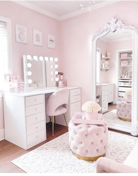 Light Pink Beauty Room, Glam Desk Ideas, Pink Bedroom Accessories, Luxury Room Bedroom, Pink Bedroom Decor, Pink Room Decor, New Room Ideas, Vanity Room, Room Redesign