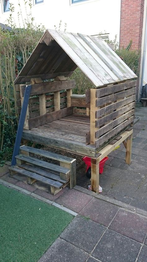 Pallet Playhouse, Outdoor Pallet Projects, Outdoor Fun For Kids, Pallet Garden Furniture, Pallet House, Pallet Decor, Pallet Outdoor, Pallet Garden, Diy Garden Furniture