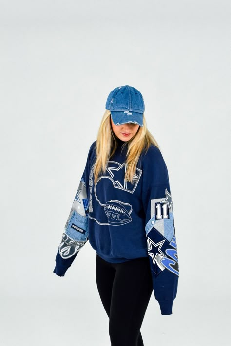 Vintage Nfl Sweatshirt, Diy Patchwork Sweatshirt, Upcycled Sportswear, Cowboys Game Outfit, Football Gameday Outfit, Hockey Jacket, Sweatshirt Inspiration, Sporty Fits, Reworked Hoodie