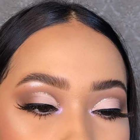 Makeup Ideas Light Purple, Makeup That Goes With Lilac Dress, Make Up Lilac Dress, Natural Makeup For Purple Dress, Purple Natural Makeup Looks, Prom Makeup For A Purple Dress, Makeup Ideas For Lilac Dress, Prom Eye Makeup For Purple Dress, Makeup That Matches Purple Dress