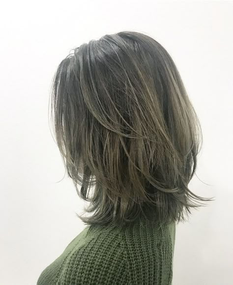 Tapered Layers Medium Hair, Shaggy Short Hair Grunge, Shaggy Haircuts Medium, Shortish Hair, Layered Haircuts For Medium Hair, Shaggy Hair, Haircut Inspo, Asian Short Hair, Hairstyles For Layered Hair