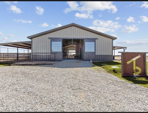 Horse Barn With Apartment, Horse Barn Floor Plans, Wash Rack Ideas, Mare Motel, Livestock Pens, Cattle Barn Designs, Farm Workshop, Horse Farm Layout, Livestock Barn