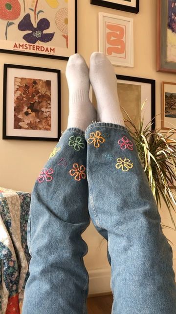 Custom Jeans Diy, Celana Fashion, Clothes Embroidery Diy, Clothes Embroidery, Patchwork Clothes, Upcycle Clothes Diy, Embroidery Diy, Pola Sulam, Thrift Flip