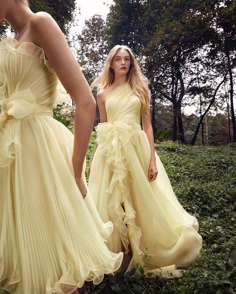 Pale Yellow Weddings, Wedding Gown Trends, Pale Yellow Dresses, Instagram Aesthetic Inspiration, Yellow Wedding Dress, Yellow Bridesmaid, Marchesa Spring, Dreamy Gowns, Yellow Gown