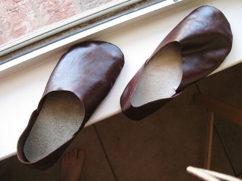 Diy Shoe Last, Diy Leather Shoes Pattern, Diy Leather Slippers, Diy Earthing Shoes, Diy Grounding Shoes, Diy Barefoot Shoes, Moccasin Boot Pattern, Mocassin Pattern, Close Toed Sandals