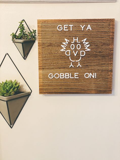 Letter board turkey Letter Board For Kitchen, Friendsgiving Message Board, Letterboard Thanksgiving Quotes, Fall Letterboard Quotes Funny November, Thanksgiving Memo Board, Letter Board Thanksgiving Quotes, Holiday Felt Board Quotes, Thanksgiving Board Quotes, Letter Board Thanksgiving