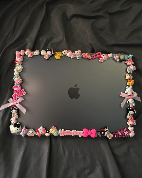 custom hello kitty macbook case 💝 inspo: @kaythescientist777 Macbook Case Decoration, Cute Iphone Case Ideas, Hello Kitty Macbook Case, Macbook Junk Case, Junk Macbook Case, Junk Laptop Case, Mac Book Case Aesthetic, Decorated Macbook, Junk Ipad Case