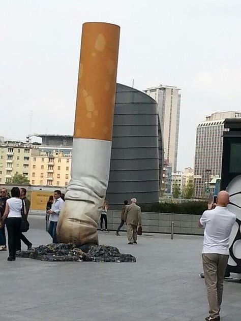 Cheerful Art, Claes Oldenburg, Amazing Street Art, Street Marketing, Mobile Photo, Guerilla Marketing, Oldenburg, Sculpture Metal, Roadside Attractions