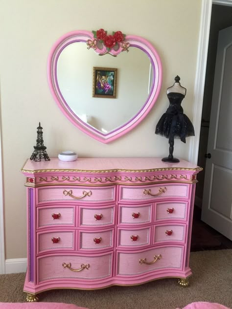 Disney Princess Furniture Redo Princess Room Pink, Barbiecore Furniture, Pink Diy Room Decor, Princess Pink Bedroom, Barbiecore Bedroom, Red Princess Bedroom, Girly Furniture, Disney Princess Furniture, Lovecore Room