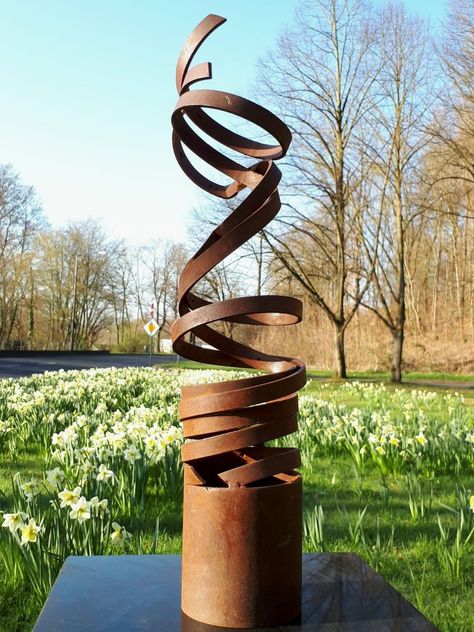 Kuno Vollet Abstract Sculpture - Dance Spiral - Contemporary Rusted Steel 2019 Metal Yard Art Ideas, Antique Wood Furniture, Rusted Steel, 3d Art Projects, Sound Sculpture, Metal Sculptures Garden, Outdoor Artwork, Yard Sculptures, Metal Yard Art