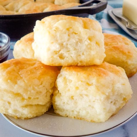 Freezer Biscuit Recipe, Homemade Freezer Biscuits, Freezer Biscuits, Resep Makanan Beku, Best Homemade Biscuits, Easy Homemade Biscuits, Homemade Biscuits Recipe, Homemade Buttermilk Biscuits, Easy Biscuit Recipe