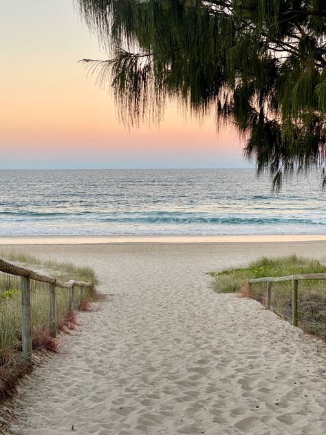 Gold Coast Apartment View, Gold Coast Beach House, Good Coast Australia, Gold Coast Beach Aesthetic, Beach Aesthetic Australia, Broadbeach Gold Coast, Australia Astethic, Summer Australia Aesthetic, Living In Australia Aesthetic