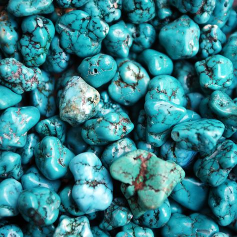 Turquoise has long been used as a protective stone, and can help us feel cleansed and more energized when we work with it. Read on to find out more about this healing crystal. Boho Turquoise, Treasure Jewelry, Bracelet Stone, Rock And Pebbles, Turquoise Crystal, Turquoise Boho, Stone Wrapping, Blue Gems, Stone Crystal