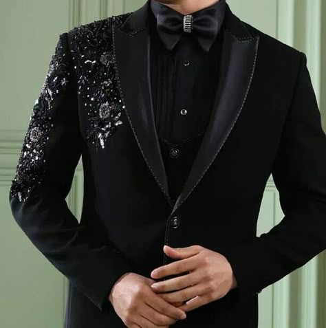 Best Wedding Suits For Men Indian, Reception Suit For Groom, Md Suits, White Wedding Suits For Men, Traditional Indian Mens Clothing, Best Wedding Suits For Men, Denise Mercedes, Gents Wear, Best Wedding Suits