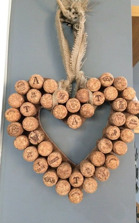 Champagne Cork Crafts, Cork Heart, Wine Cork Diy Projects, Cork Diy Projects, Cork Crafts Christmas, Heart Shaped Wreath, Painting Front Porch Concrete, Wine Cork Wreath, Painting Front Porch