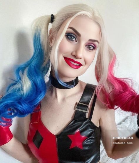 Comic Harley Quinn, Low Ponytail Hairstyles, Long Wavy Wig, Mens Toupee, Popular Hair, Wig Store, Wigs Synthetic, Wavy Wig, Best Wigs