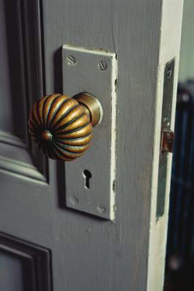 Glass Doorknobs, Attic Bedroom Ideas, It Job, Old Door Knobs, House Hardware, Golden Bowl, Decor Inspiration Diy, Doors Handles, House Cast