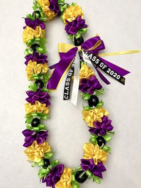 Ribbon Lei Tutorial, Ribbon Leis For Graduation, Flower Lei Diy, How To Make Leis, Plumeria Ribbon Lei, Lei For Graduation, Lei Tutorial, Leis For Graduation, Graduation Leis Diy Ribbons