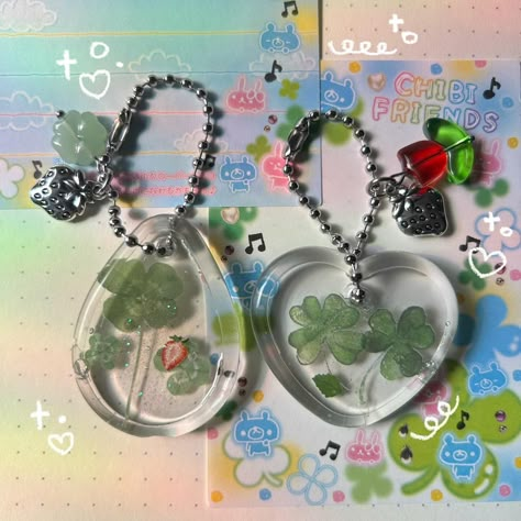 four leaf clover keychains pt. 4 !!🍀🫧(SOLD OUTTTYYY!!! 💗💗) ➥ my website (in bio), depop, or comment to purchase ᵕ̈ my sweet cover keychains are back!!! ★ shipping is $5usd to U.S. | $17 usd outside of U.S. ★ prices higher on depop because depop’s fee! ★ handmade with: stainless steel, charms , and different types of beads! ♥︎ If you decide to buy using cashapp thru dms and it’s multiple items, will offer FREE shipping!! ౨ৎ slide 2⇩ flower shaped keychain $13: ❌ ($14 on depop) ౨ৎ slide... Leaf Clover, Four Clover Leaf, Cute Flower Charm Jewelry, 4 Leaf Clover, Kawaii Keychain Charms, Clover Keychain, Green Heart-shaped Charms Jewelry, Clover Craft, Green Keychain Charms