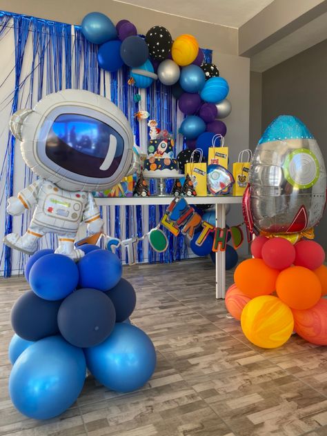 Space Rocket Birthday Party, Blastoff Birthday Party, Planet Theme Birthday Party Decorations, Rocket Balloon Garland, Space Birthday Themes, Planets Party Decorations, Out Of Space Theme Party, Spaceship Party Space Theme, Outer Space Theme Decorations