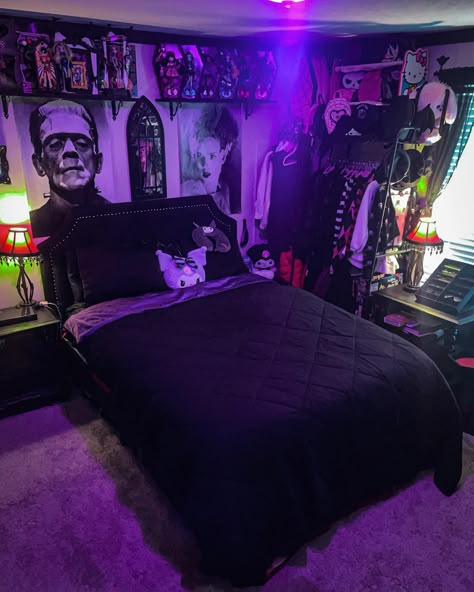 All posts • Instagram Goth Room Decor Ideas, Cozy Bedroom Dark, Goth Bedrooms, Gothic Room Ideas, Goth Room Ideas, Spooky Bedroom, Youtube Partner, Horror Room, Gothic Decor Bedroom