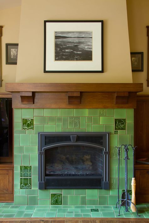 Craftsman Tile Makers - Design for the Arts & Crafts House | Arts & Crafts Homes Online Arts And Crafts Mantle, Arts And Crafts Fireplace Ideas, Arts And Crafts Fireplace Surround, Craftsman Tile Fireplace, Craftsman Mantle, Craftsman Mantel, Craftsman Fireplaces, Bungalow Fireplace, Craftsman Style Fireplace