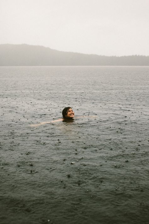 Wenn du im Regen nicht tanzen magst,dann schwimm doch mal einfach ✌ Love The Rain, Camping Ideas, 인물 사진, Goa, Rainy Days, The Rain, Happy Places, The Great Outdoors, The Mountain