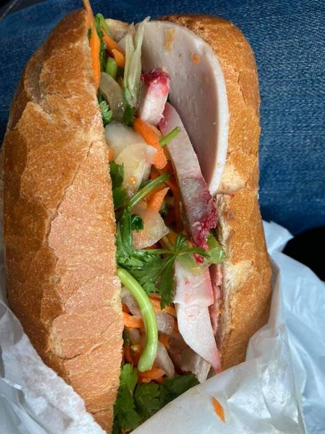 Vietnamese/ French sandwich Vietnamese Bakery, French Sandwich, Backyard Ceremony, Vietnamese Sandwich, Vietnam Food, Vietnamese Cuisine, Food Drinks Dessert, Vietnamese Recipes, Food Cravings