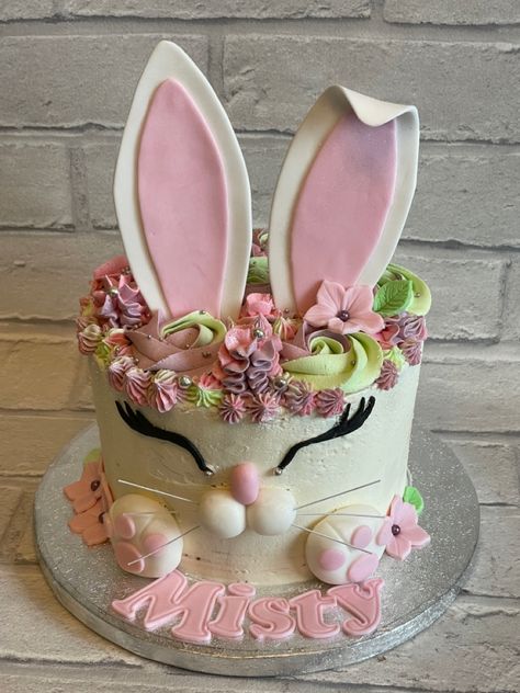 Buttercream bunny cake Buttercream Bunny, Rabbit Birthday Cake, Bunny Cakes, Cake Techniques, Rabbit Birthday, Bunny Cake, Kids Bedding Sets, Eve Parties, Cream Cake