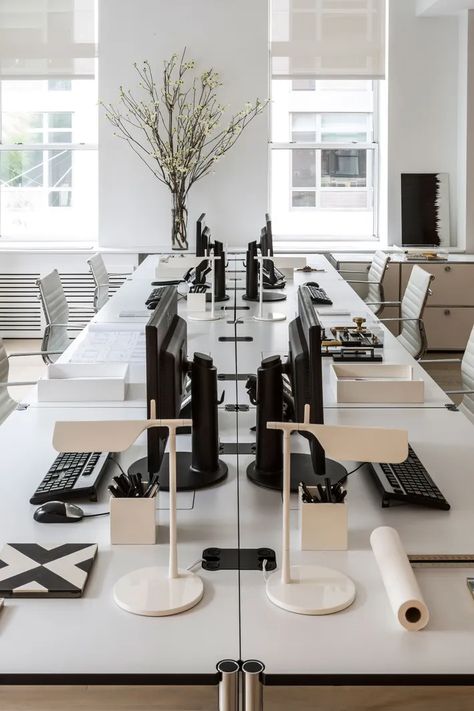 Modern Open Office Design Workspaces, Agency Office Inspiration, Office Layouts Business, Corporate Office Inspiration, Office Inspiration Workspaces Corporate, Office Interior Design Modern Corporate, Open Office Layout, Agency Office, Office Design Inspiration