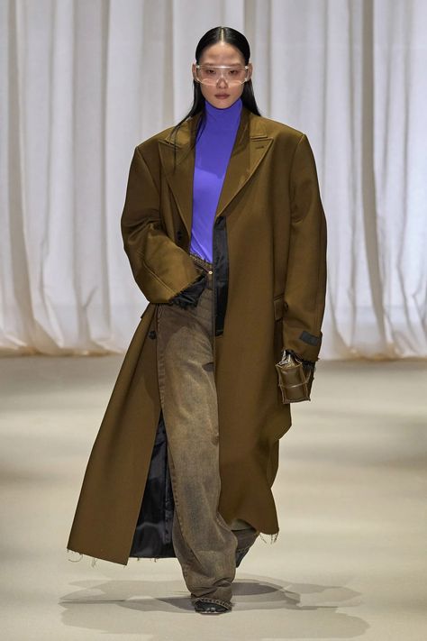 11 Runway Denim Trends to Test Drive This Fall | Vogue Milan Fashion Week Runway, Fashion Trend Forecast, Gala Fashion, Runway Trends, Denim Trends, Mode Inspo, Mm6 Maison Margiela, Fall 2024, Denim Outfit