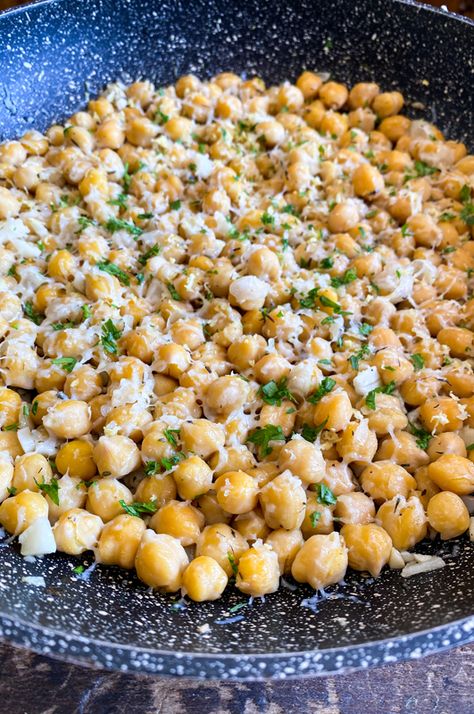 Chickpeas Side Dish Recipe, Garbanzo Bean Side Dish, Chickpea Sides, Quick Chickpea Recipes, Easy Chickpeas Recipe, Lemon Chickpeas, Garlic Chickpeas, Pan Recipe, Vegetarian Gluten Free