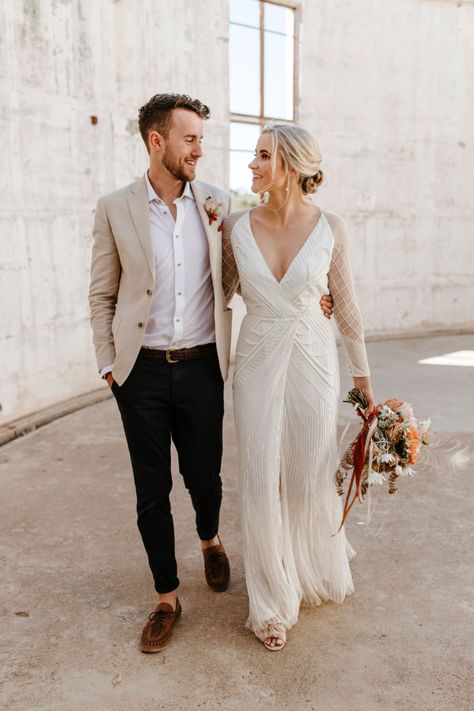 Casual Wedding Men Outfit, Casual Bride And Groom Attire, Civil Wedding Groom Outfit, Mens Groomsmen Outfits, Beach Wedding Outfits For Men, Summer Wedding Groom Attire, Casual Wedding Suit, Boho Bride And Groom, Casual Groom Attire