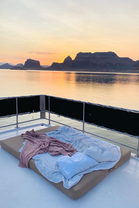 Houseboat Aesthetic, Lake Powell Aesthetic, Lake Powell Houseboat, Lake Powell Arizona, Houseboat Vacation, Good Drinks, Dream Bedrooms, River Rat, Favorite Friend