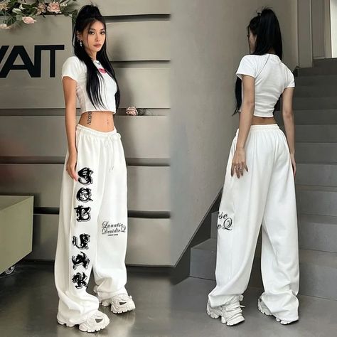 🌸Fashion hip hop dance sports women's trousers Available in S,M,L,XL,XXL . . Price: #9000 🌸printed sweatpants jazz pants . . Price: #8000 Hip Hop Style Women, Jazz Pants, Japan Streetwear, Dance Sports, Clothes Streetwear, Japan Outfit, Y2k Women, Printed Sweatpants, Pants Y2k