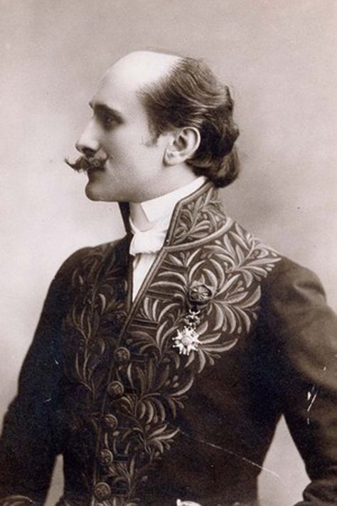 Edmond Rostand in a ceremonial suit Jeanne Lanvin made for him, 1901. Arts Black And White, Red And Gold Decor, French Men Style, Glorious Revolution, Edmond Rostand, Michel De Montaigne, Private Library, Jeanne Lanvin, Sharp Dressed Man