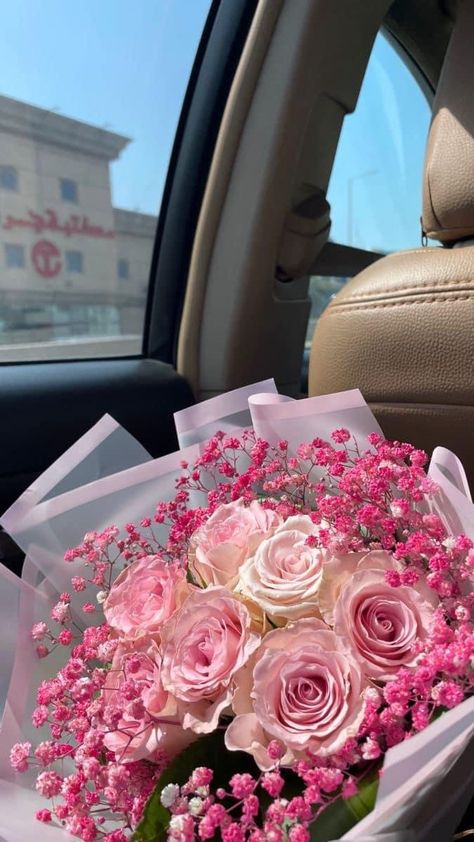 Prettiest Flower Bouquet, Pretty Flower Bouquet Aesthetic, Flower Lover Aesthetic, Small Pink Flower Bouquet, Assorted Flower Bouquet, Huge Bouquet Of Roses, Flor Rosa Aesthetic, Flower Bouquet In Car, Flowers Asethics