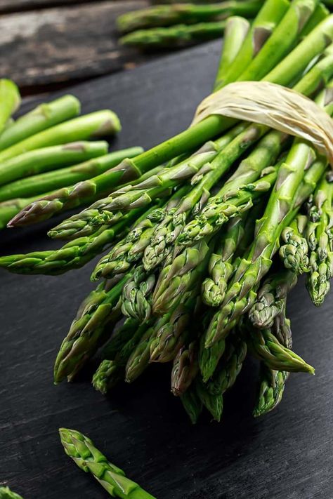 List of ideas for Seasonal Cooking Spring Asparagus including sous vide asparagus and asparagus pizza. | sipbitego.com #sipbitego #cooking #recipe #seasonalfoods #seasonalmeals #seasonal #spring #springfood #seasonaleating Grow Vegetables Indoors, Paleo Basics, Growing Asparagus, Buying Food, Asparagus Plant, My French Country Home, Family Flowers, Outdoor Garden Ideas, Green Fruit