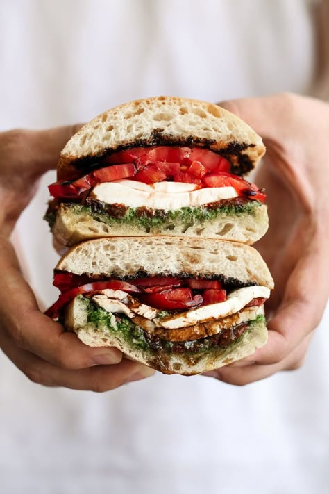 heirloom tomato and mozzarella caprese sandwich recipe Grilled Cheese Hamburger, Tomato Sandwich Recipes, Subs Sandwiches, Gyro Wrap, Gourmet Grill, Mozzarella Caprese, Camping Meal Ideas, Tomato Caprese, Balsamic Glazed Chicken