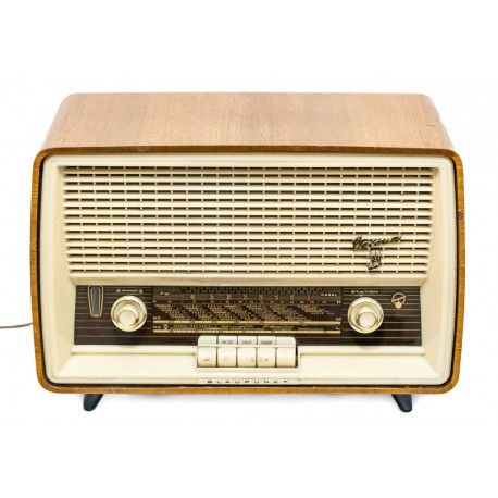 70s Radio, Beer Table, Retro Radios, Phone Wallpaper Boho, Shortwave Radio, Antique Aesthetic, Old Radio, Radio Vintage, Vintage Radios