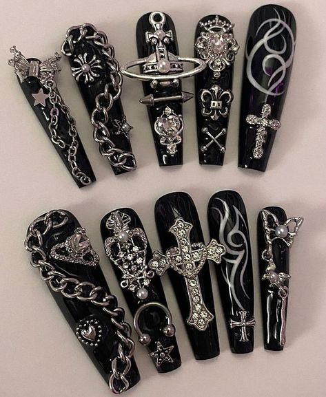 Long Goth Acrylic Nails, Chain Acrylic Nails, Gothic Baddie Nails, Junk Goth Nails, Goth Nail Inspo Coffin, Gothic Long Nails, Pierced Acrylic Nails, Black Chain Nails, Creepy Acrylic Nails