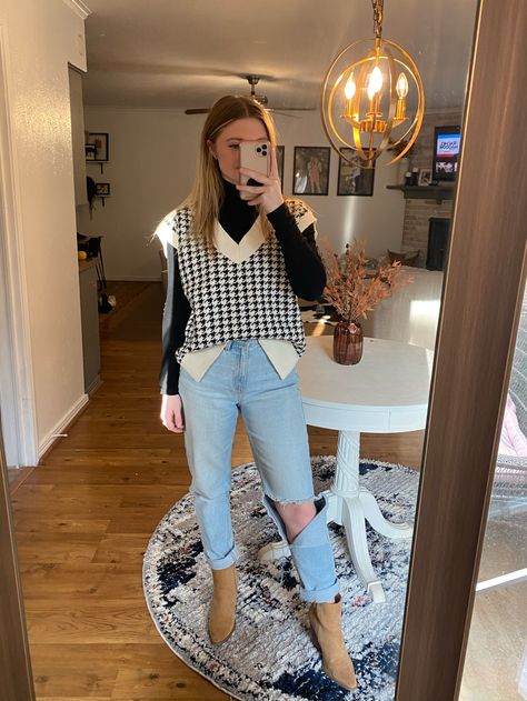 Houndstooth Sweater Outfit, Houndstooth Vest, Sweater Vest Outfit, Beautiful Closets, Houndstooth Sweater, Fall Vest, Vest Outfit, Vest Outfits, Outfit Inspo Fall