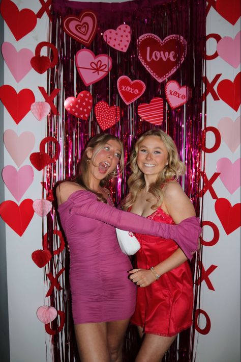 Valentine’s Day Photo Shoot Ideas Friends, Galentines Party Outfit Ideas, Galentines Photobooth, Galentines Party Outfits, At Home Valentines Photo Shoot, Small Valentines Day Gifts, Valentines Day Theme Party, Valentines Nail Set, Galentines Photoshoot Ideas