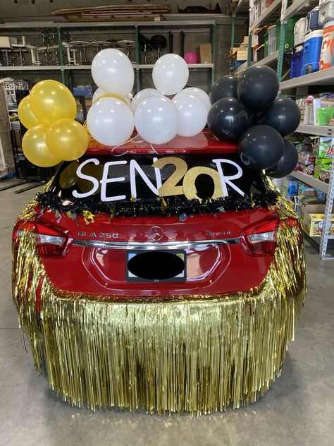 Senior Grad Car Decor, Senior Parade, Parade Decorations, Prom Car, Diy Graduation Decorations, School Graduation Pictures, Graduation Party Pictures, High School Graduation Pictures, Window Paint