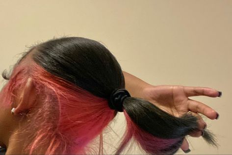 Brown Hair With Pink Skunk Stripe, Pink Sunk Strip Hair, Peekaboo Hair 4c, Half And Half Hair Color Ideas, Pink Skunk Stripe Curly Hair, Blue Skunk Stripe Hair, Black Wig With Pink Peekaboo, Black Wig Pink Skunk Stripe, Peekaboo Hair Colors