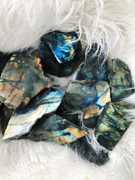 Labradorite Crystal Aesthetic, Labrodite Crystal Aesthetic, Labradorite Aesthetic, Crystals Healing Grids, Candles Crystals, Crystal Vibes, Handmade Crystal Jewelry, Crystal Aesthetic, Pretty Rocks