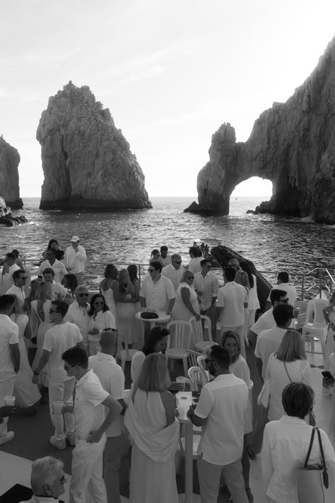 Wedding Welcome Party on a Boat in Cabo | Cabo Destination Wedding | Welcome Party Ideas | A welcome party is a great way to kick off a wedding weekend. K+A held a sunset, boat ride for all of their wedding guests. Find more inspiration for welcome party guest attire, boat welcome party, Cabo weddings, and more. Boat Welcome Party, Cabo Wedding Colors, Wedding Boat Party, All White Yacht Party, Welcome Party Photography, White Welcome Party, Boat Engagement Party, Beach Wedding Destination, Wedding Cabo