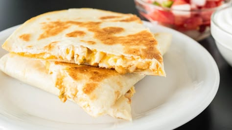 Copycat Taco Bell Quesadilla Recipe Chicken Quesadilla Taco Bell, Quesadilla Taco Bell, Diy Taco Bell, Taco Bell Chalupa, Quesadillas Chicken, Taco Bell Quesadilla Sauce, Quesadilla Sauce, Quesadilla Ingredients, Taco Bell Quesadilla